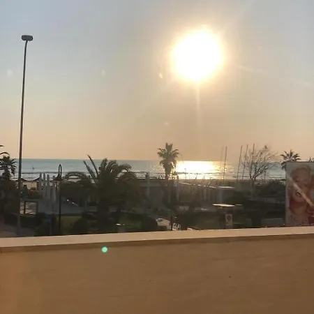 Casa Fronte Mare Semesterbostad Alba Adriatica