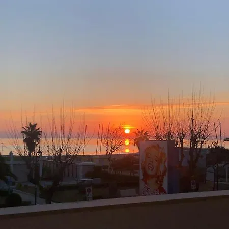 Casa Fronte Mare Semesterbostad Alba Adriatica